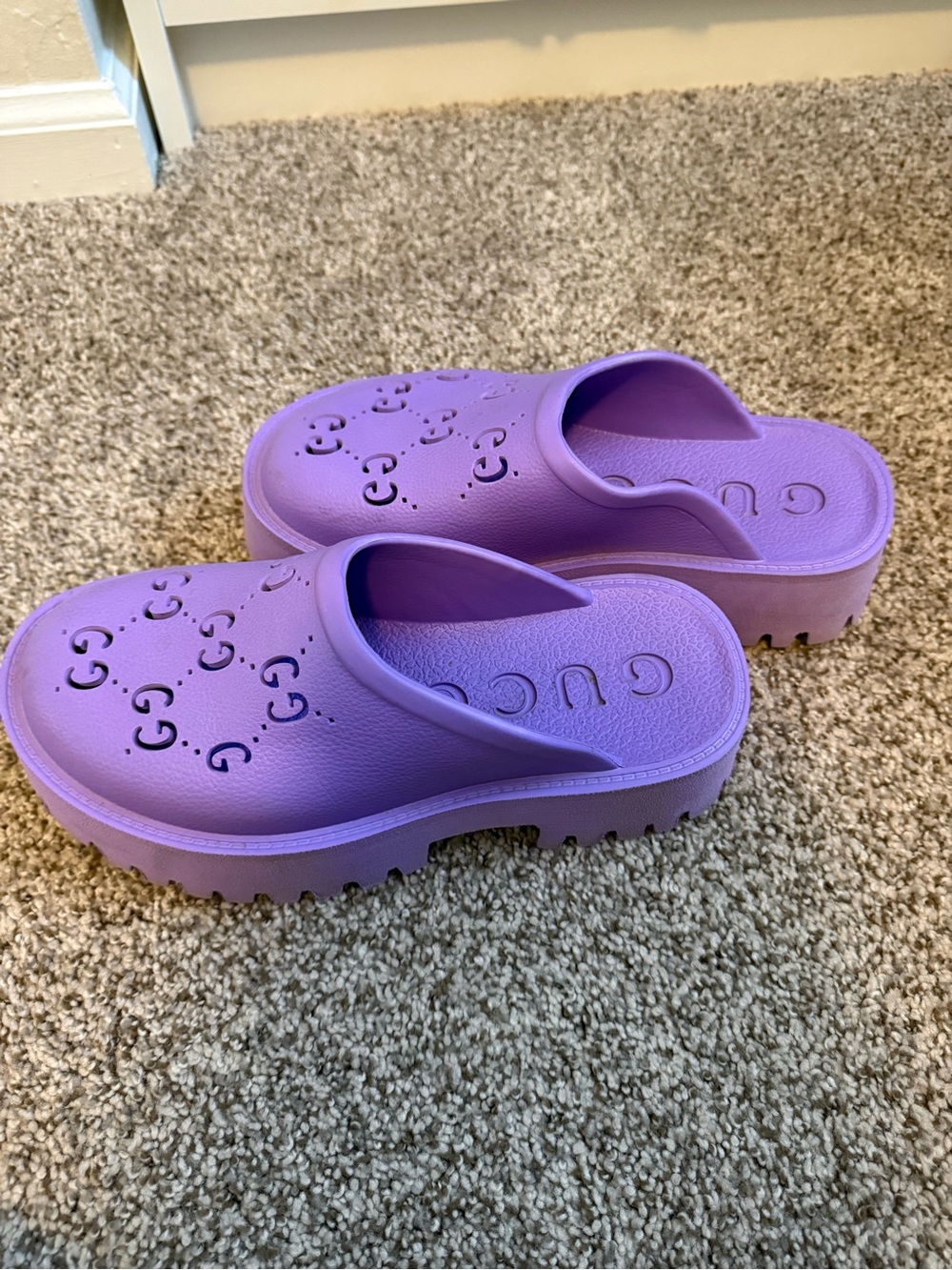 Gucci Lavender Slip-On Clog - Picture 2 of 5